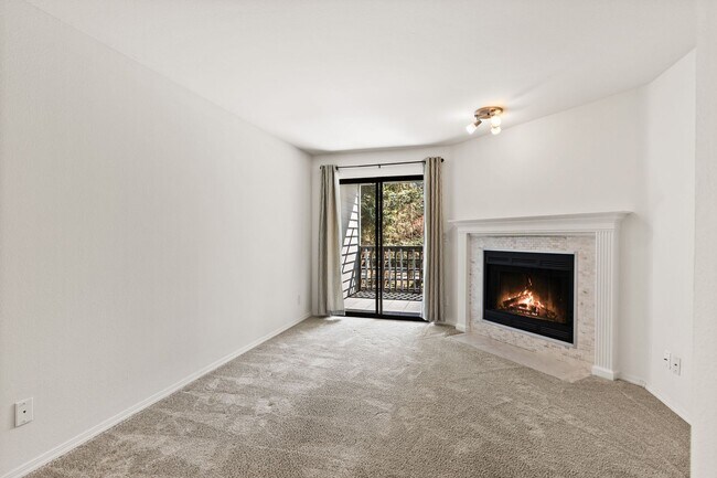 Building Photo - Modern 2-Bedroom Condo in Shoreline with Stylish Finishes