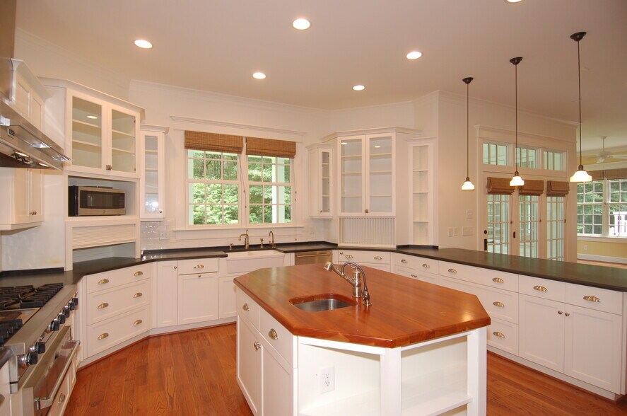 Kitchen - 1020 Raindipper Dr
