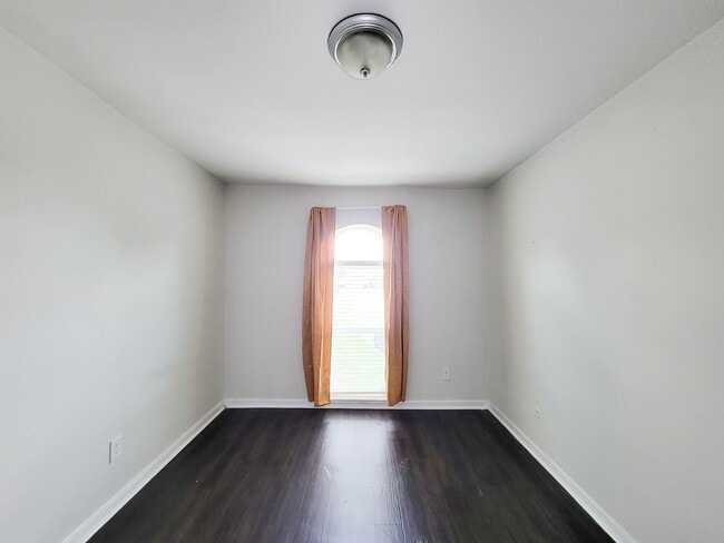 Building Photo - 101 Brookside Ln