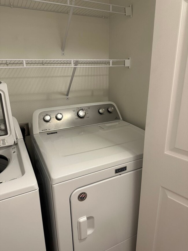 Building Photo - 2271-2271 S Valley Loop