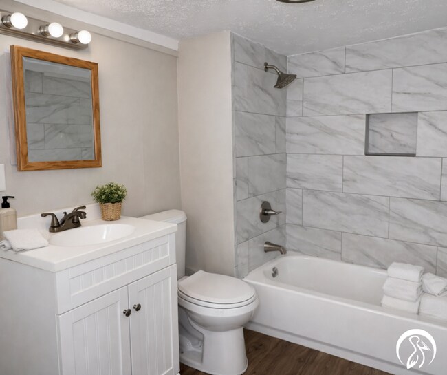 Building Photo - 413 Stella St