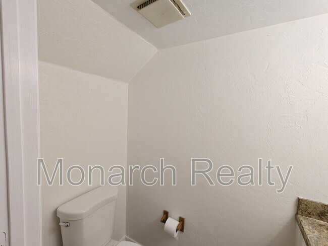 Building Photo - 620 SW 10th Ln