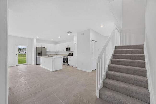 Building Photo - 2444 SE 29th Dr