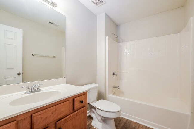 Building Photo - 5 Hill Crest Cir