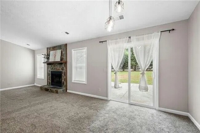 Building Photo - Charming 3BR House in Woodstock