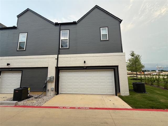 Building Photo - 2217 Reserve Wy