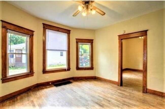 Building Photo - 1011 W Tremont St