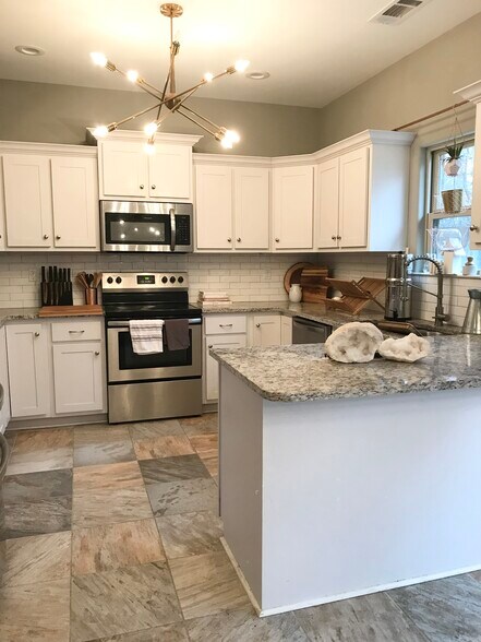 Building Photo - 271 Reed Cir
