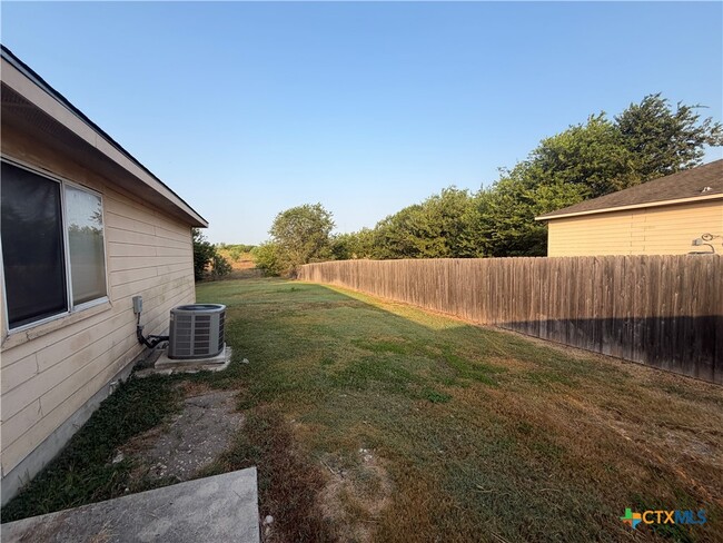 Building Photo - 2752 FM1044