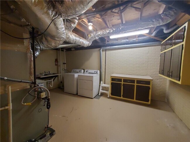 Building Photo - 2533 Hunton Ct