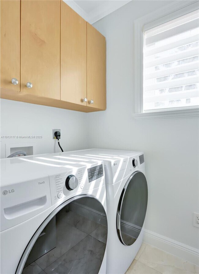 Building Photo - 3191 SW 133rd Ct