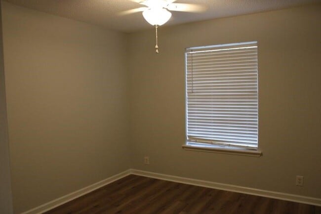 Building Photo - 110 Sandalwood Dr