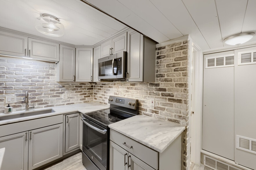 Building Photo - 1606 Cottonwood Dr