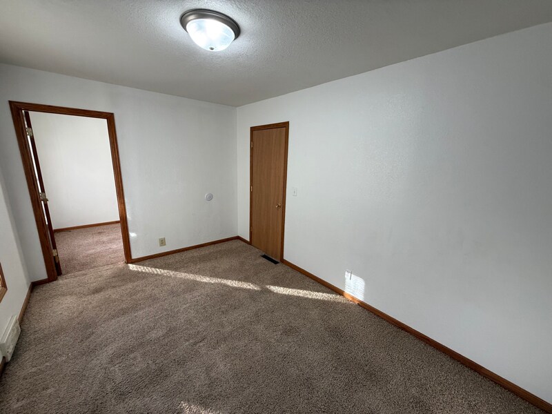 Building Photo - 403 W 3rd St