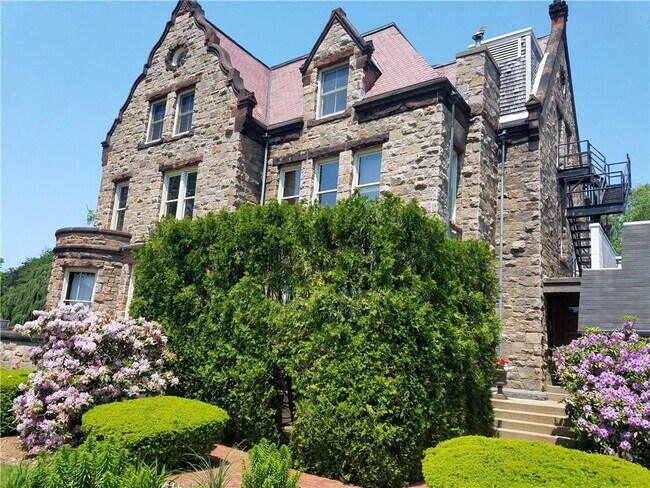 Building Photo - 364 Bellevue Ave