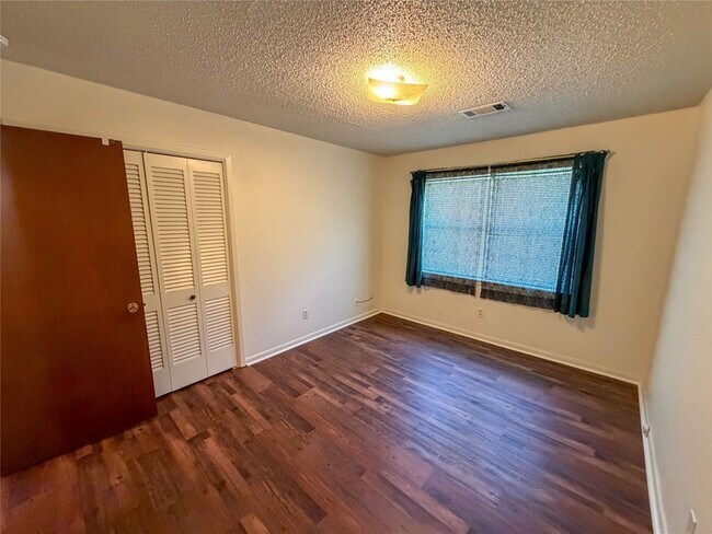 Building Photo - 907 Seymore Cir