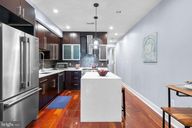 Building Photo - 747 Morton St NW