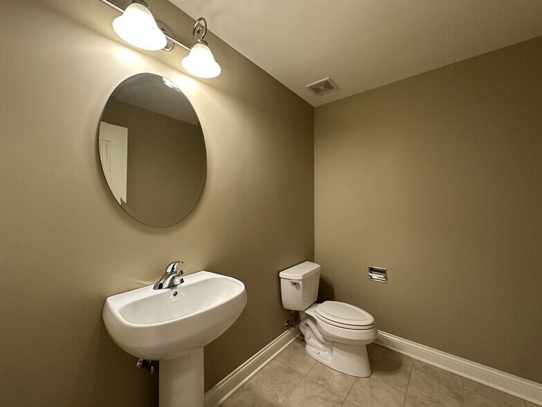 Building Photo - 2 Itasca Place