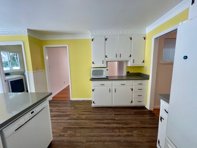Entrance to dining area - 5940 La Salle Ave