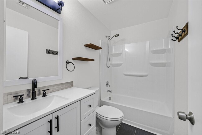 Building Photo - 592 Macbrey Dr