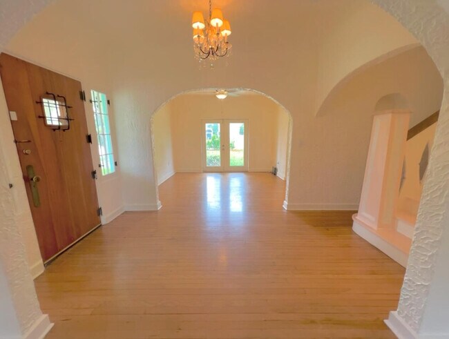 Building Photo - 302 Fordham Dr