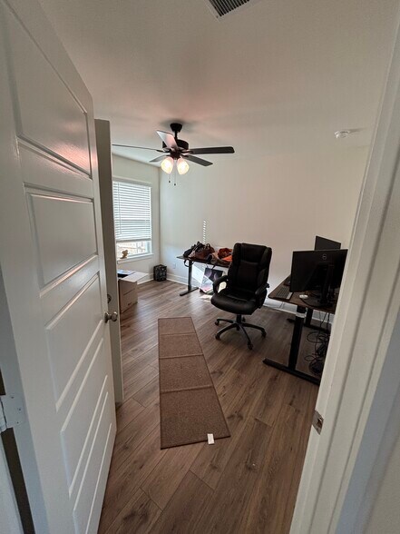 Building Photo - 1912 Eliel Ln