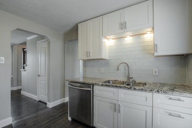 Building Photo - 7728 Walnut St