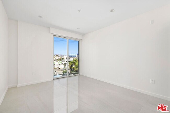 Building Photo - 1414 S Beverly Dr