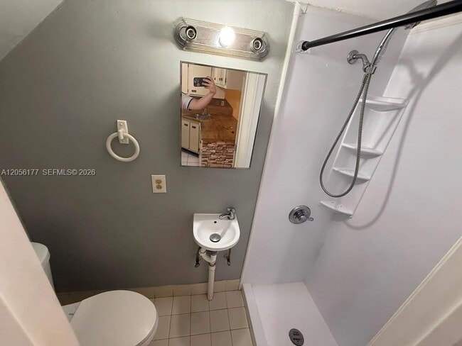 Building Photo - 2560 W 53rd St