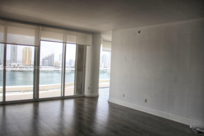 Building Photo - 7000 Island Blvd