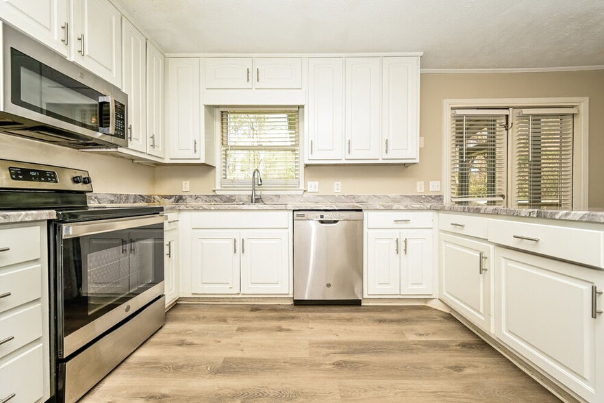 Building Photo - 120 Tanglewood Dr