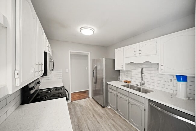 Building Photo - 6811 Blue Ridge Dr
