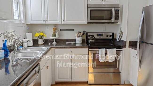 Building Photo - 2003 Cedar St