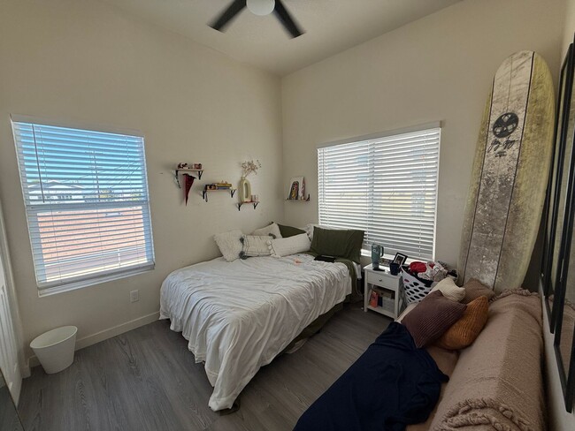 Building Photo - 4 Bed/2 Bath on Mary Lane! (Lease out, pen...