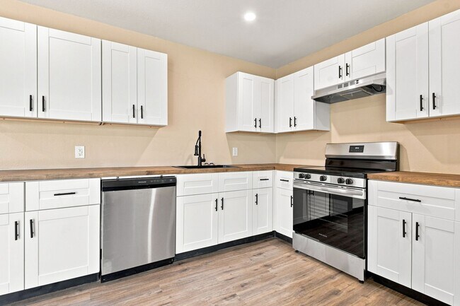 Building Photo - 65 2nd St