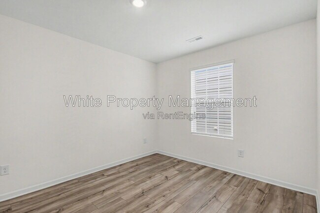 Building Photo - 313 W 18th St