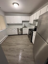 Building Photo - 2306 Holiday Ter