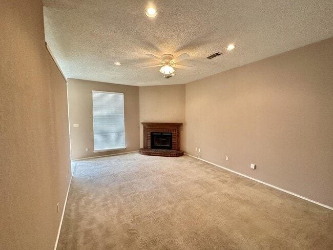 Building Photo - 4 Bed/ 2 Bath in Harker Heights TX