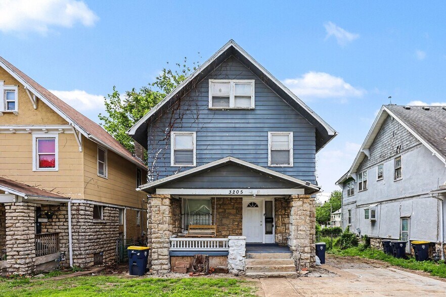 Building Photo - 3205 E 31st St