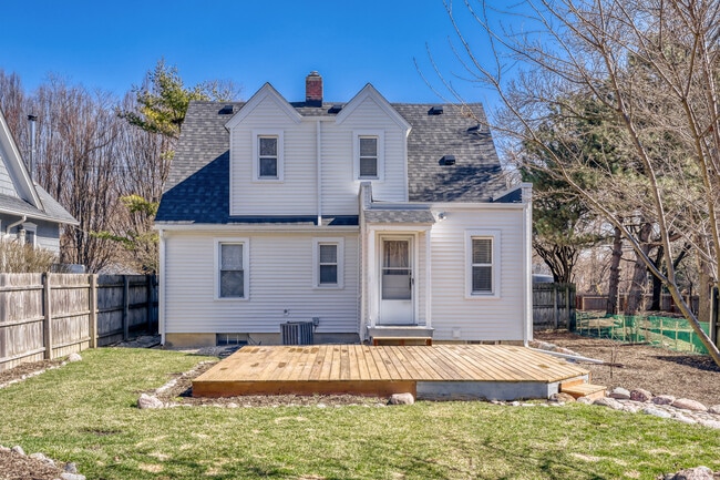 Building Photo - 626 N Hough St