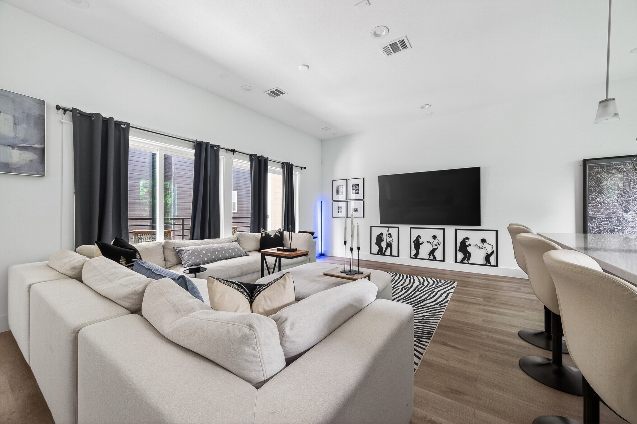Living Area - 523 Schweikhardt St