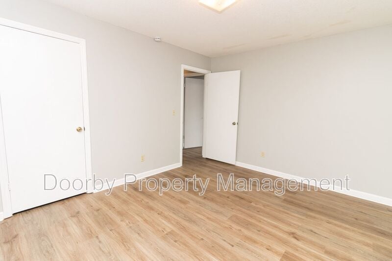 Building Photo - 7808 Holiday Hills Cir