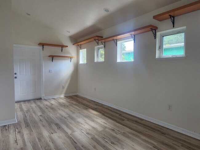 Building Photo - 3 Bedroom 1 Bath Home in Central Gulfport