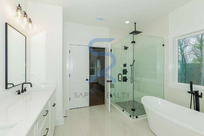 Building Photo - NEW LUXURY 5BR HOME | 10FT CEILINGS | NEAR LAKE LANIER | MOVE-IN READY