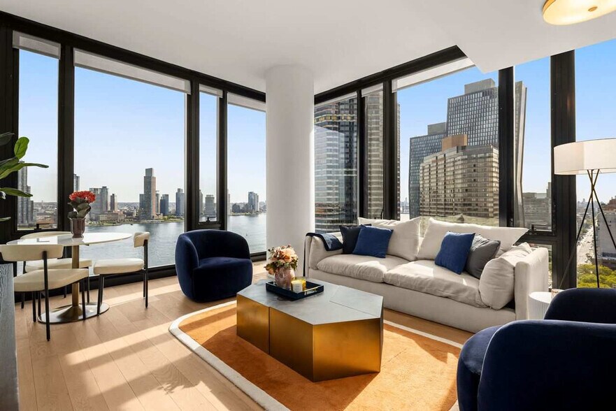 Primary Photo - 685 1st Ave