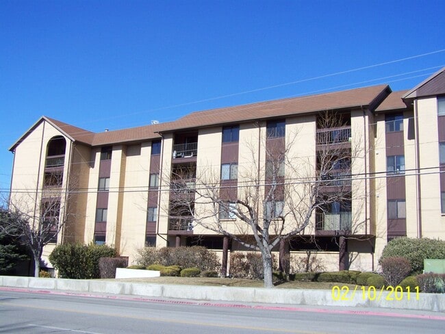 Building Photo - Remodeled 2 Bedroom 2 Bathroom Condo Near BYU