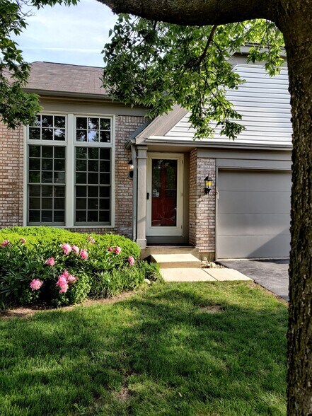 438 Orleans Ave Exterior - 438 Orleans Ave