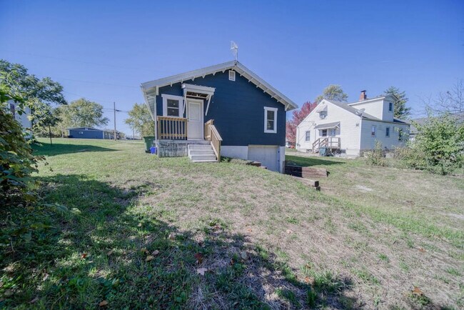 Building Photo - 1402 Iowa St
