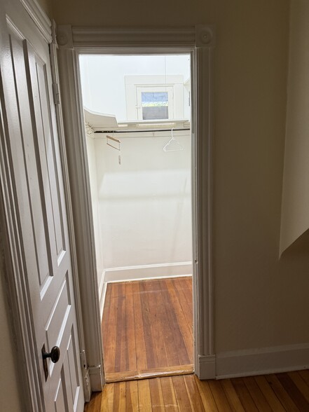 Building Photo - 2419 N Fairfield Ave