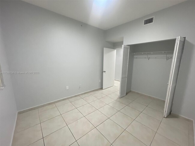 Building Photo - 7220 NW 114th Ave